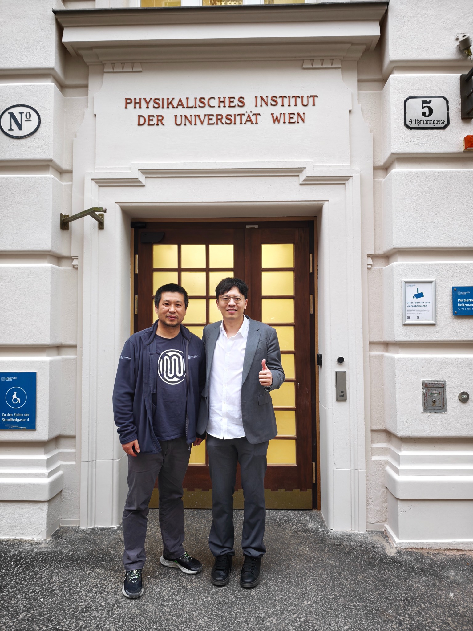 Mengyang Liu with Professor Jiang Yang during his visit to Vienna